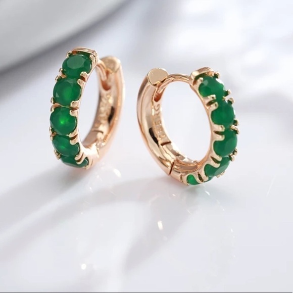 𝅺❗️restocked❗️new Emerald Green Huggie Hoop Earrings - Picture 4 of 10
